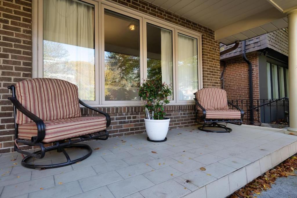 Ferienhaus Spacious Bedroom With Garden View, Fridge, Workspace Toronto